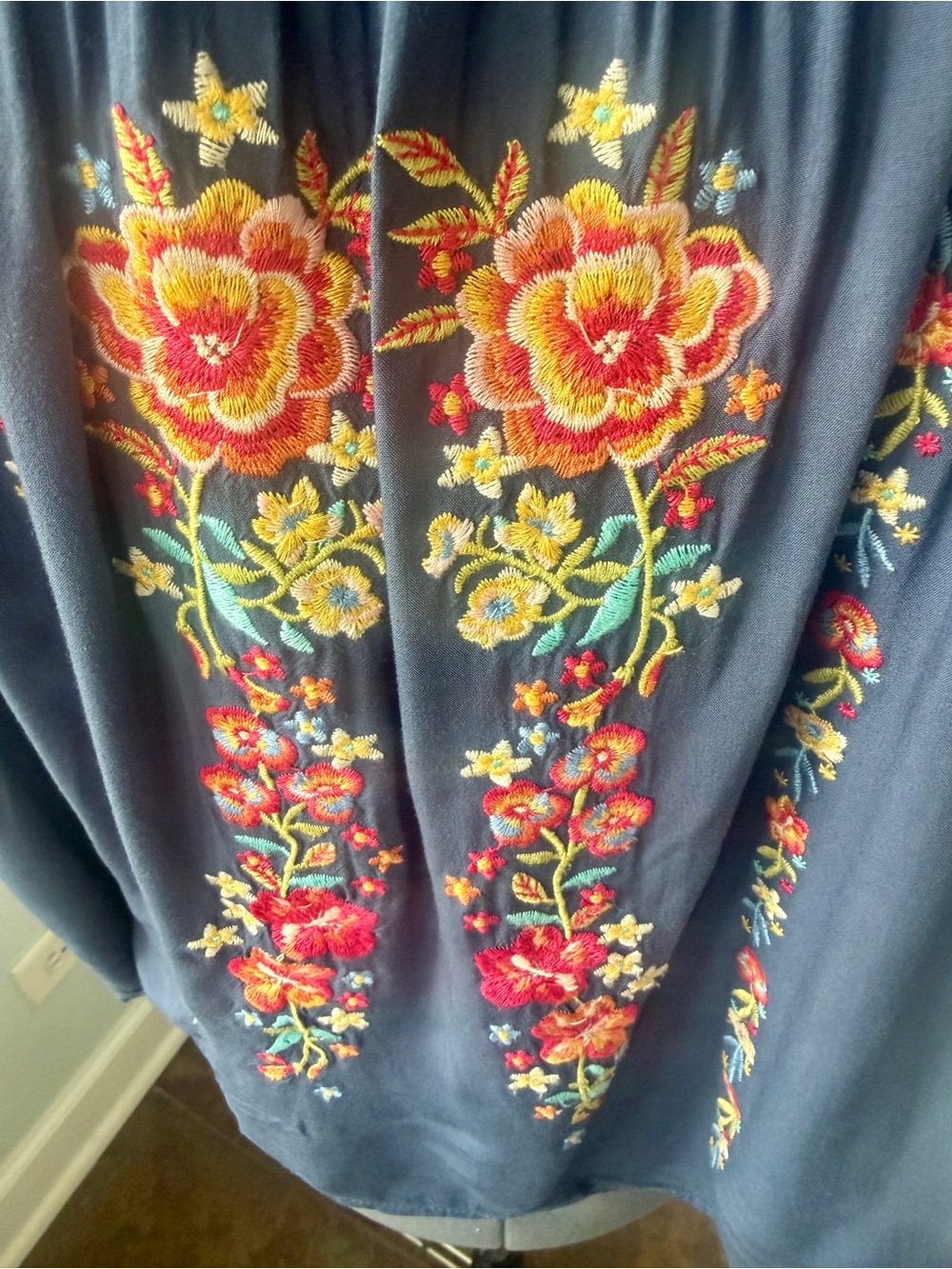 Savannah Jane Sz Medium Slate Blue Floral Embroidered Peasant Top - Picture 5 of 16